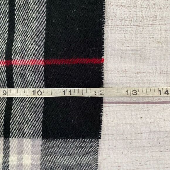 Plaid winter scarf black white & red w/end fringe 63.5”x12” - Picture 5 of 5